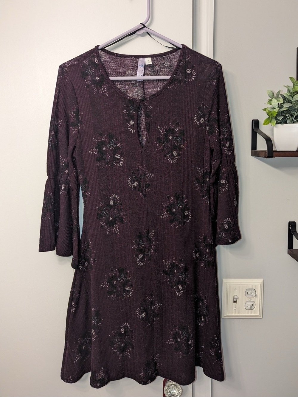 Burgundy Floral Keyhole Dress